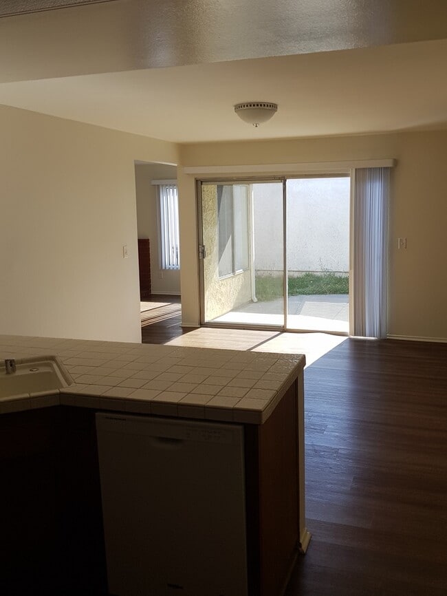 Building Photo - Victoria Village 3+2 Patio Home w/ 2-car g...