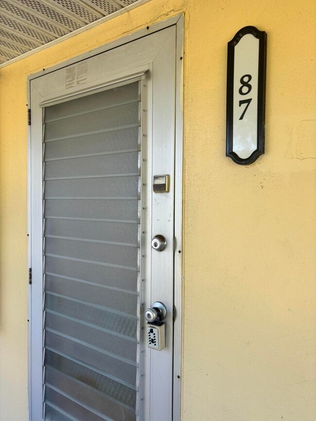 Building Photo - 87 Windsor D