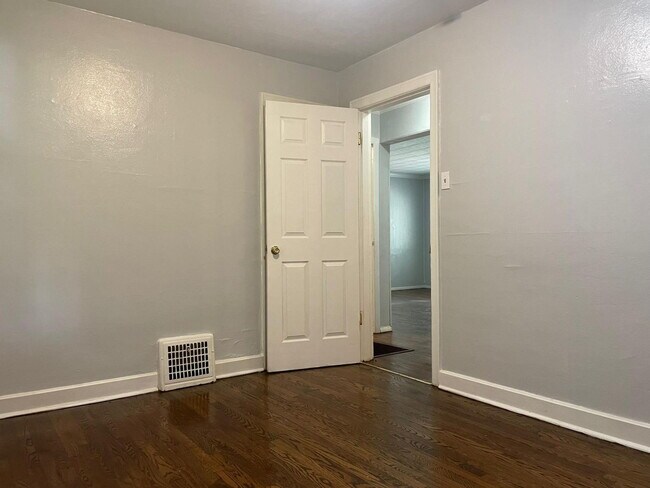 Building Photo - "Charming 2-Bedroom Home in Flordell Hills – Cozy Living with 996 Sq Ft of Comfort!"