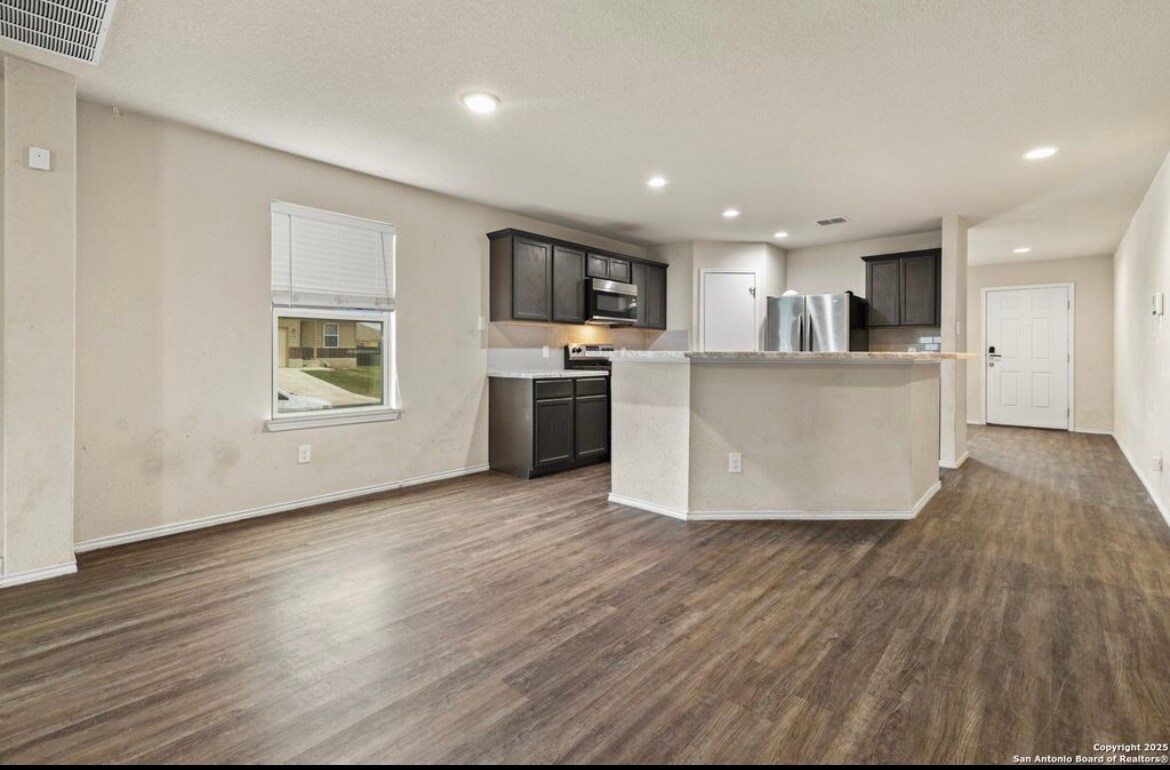 Kitchen - 10007 Raspberry Oak
