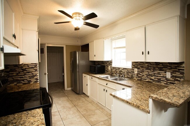 Building Photo - 36 Melinda Dr