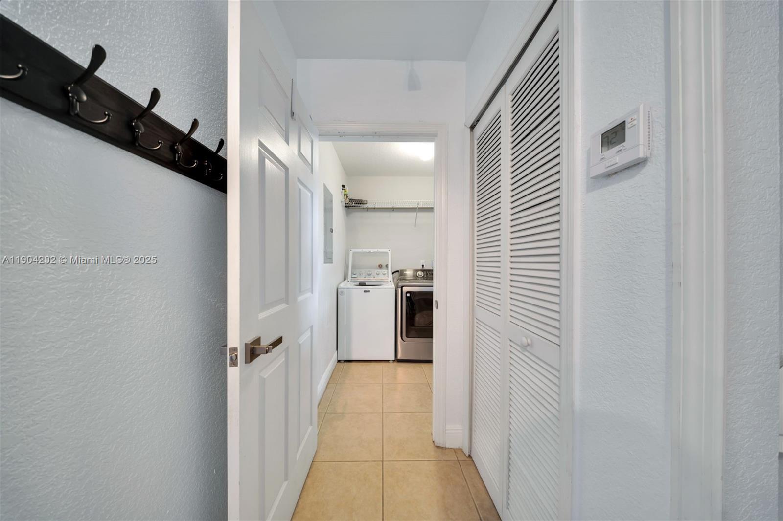 Building Photo - 2814 SW 27th St