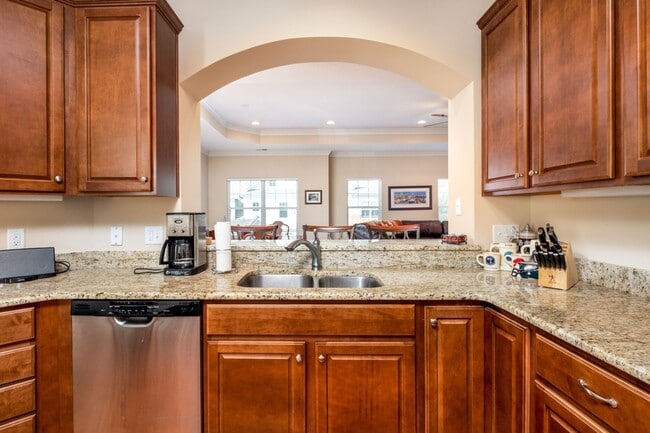 Building Photo - 3BR Open Floor Plan with Garage in Captain...