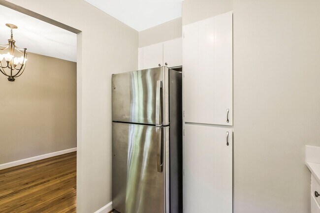 Building Photo - Fairlington 2 BR Condo for Rent!