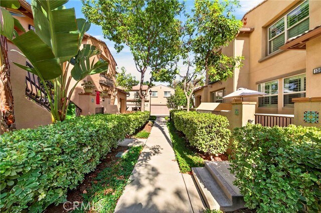 Building Photo - 136 Hedge Bloom