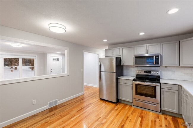 Building Photo - 115 Tarlton Rd