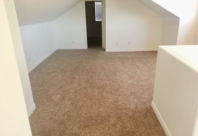 Building Photo - 4 BR HOME in Hurricane