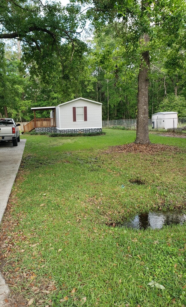 Building Photo - 7310 Pineview Dr
