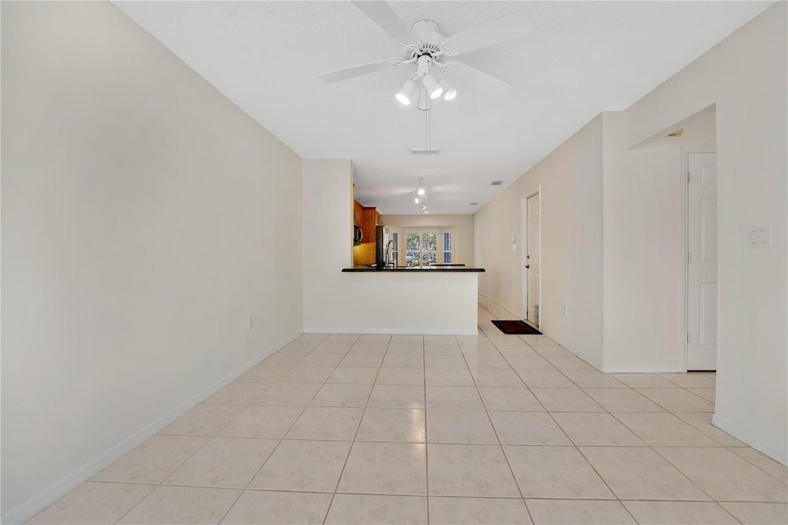 Building Photo - 1840 Sweetbay Way