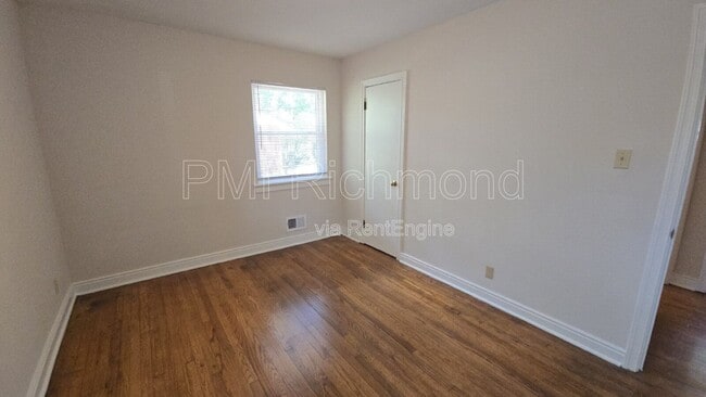 Building Photo - 924 Pierpont Rd