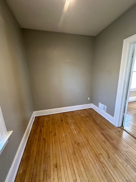 Building Photo - 919 E Clarke St