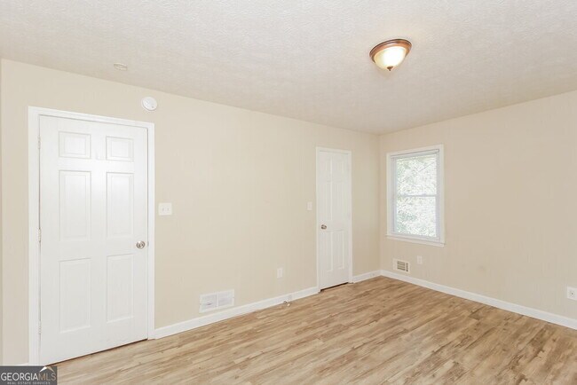 Building Photo - 4641 Flint Hill Rd SW