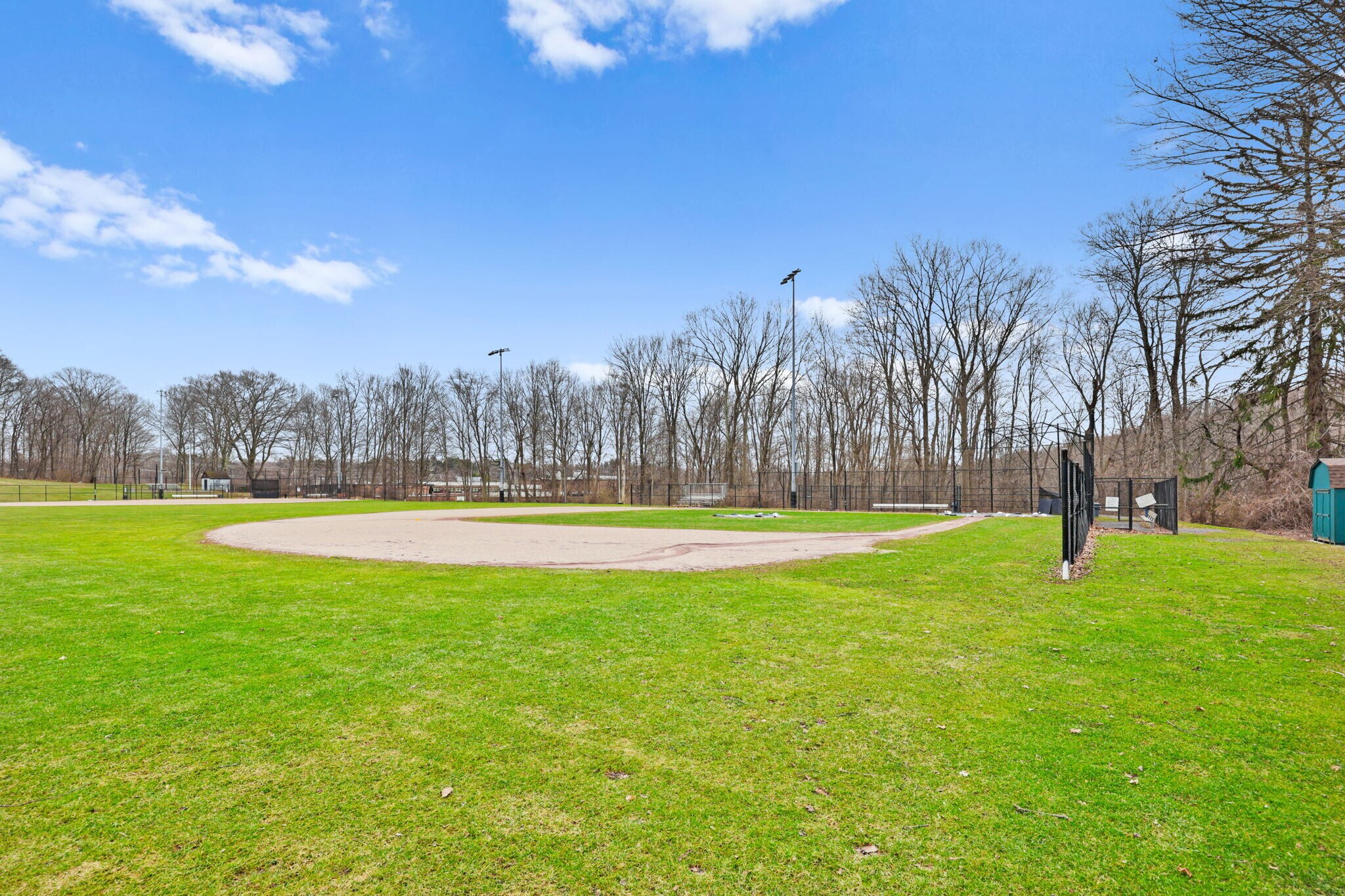 Building Photo - 2881 Meadowcrest Dr