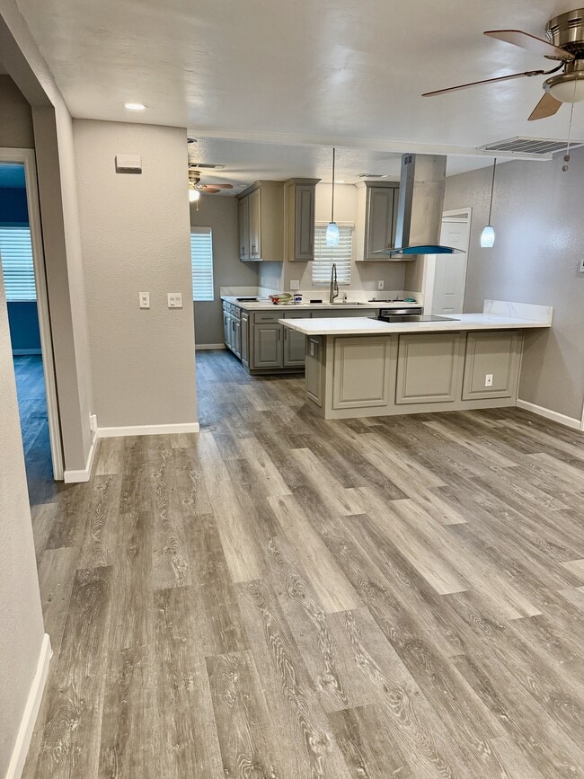 Building Photo - 972 S Hope Ave