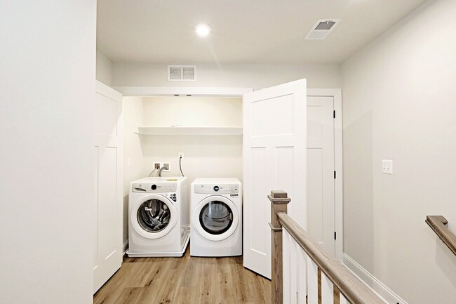 Building Photo - Pet-Friendly Crozet Townhome - $1,000 Off 1st Month's Rent!
