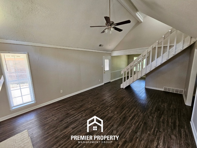 Building Photo - Spacious 3BR/2BA in 38115 | Soaring Ceilings & Floor-to-Ceiling Fireplace