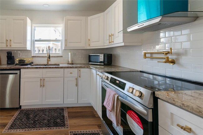 Building Photo - 1897 Dolphin Blvd S