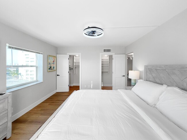 Building Photo - Available on May 27 - Stunning Furnished Waterfront Condo – 2 Beds / 2 Baths with Gulf-to-Bay Views!