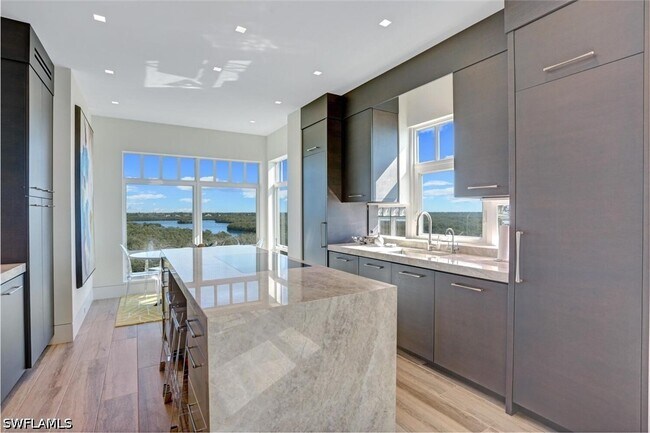 Building Photo - 255 Barefoot Beach Blvd