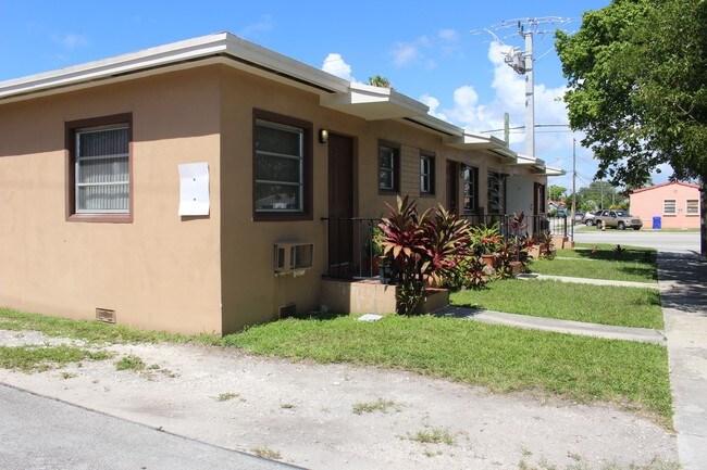 Building Photo - 551-561 SW 57th Ave