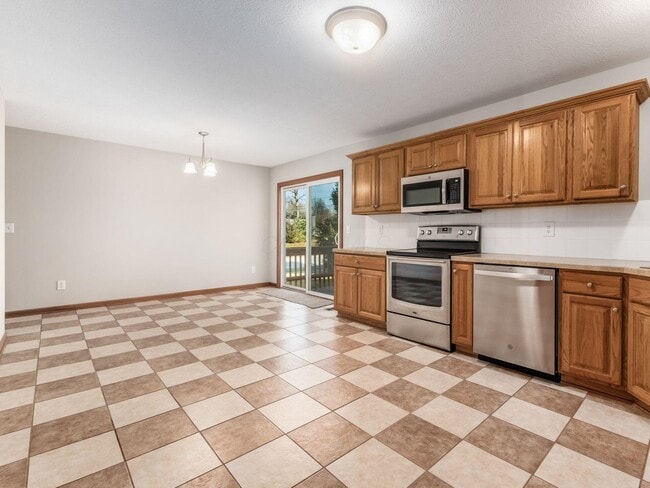Building Photo - 532 Radcliff Dr