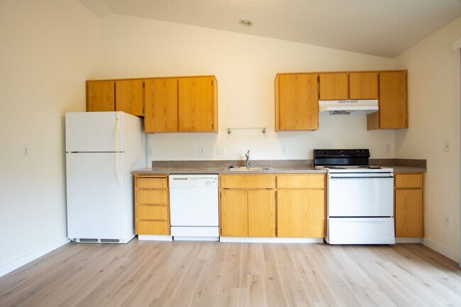 Building Photo - FREE RENT: Contemporary One Bedroom w/New Luxury Vinyl Flooring + Vaulted Ceilings!