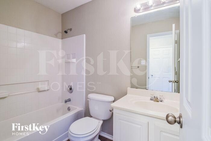 Building Photo - 10756 Irish Glen Trail