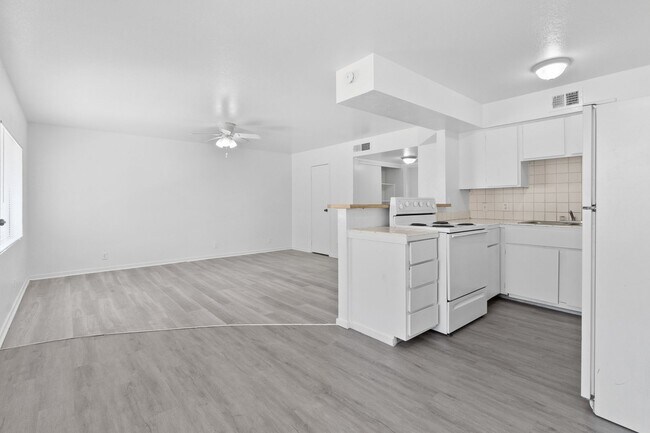 Building Photo - Charming 2-Bedroom Unit!