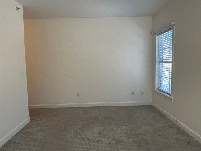 Building Photo - 501 Autumn Ridge Dr