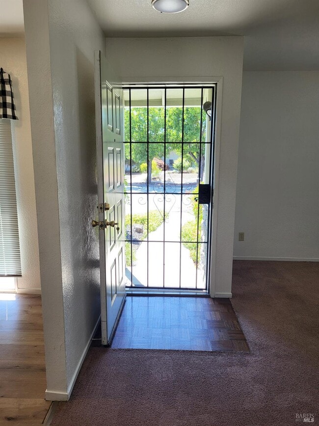 Building Photo - 2366 Pinercrest Dr