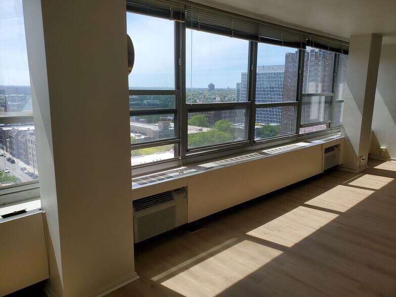 Building Photo - 3550 N Lake Shore Dr