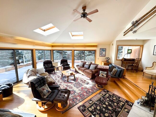 Building Photo - 458 Cider Mountain Rd