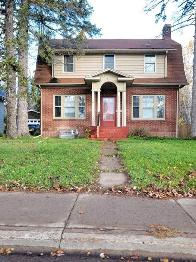 Building Photo - Duluth, MN - 4 bed - 2 bath - Single Famil...