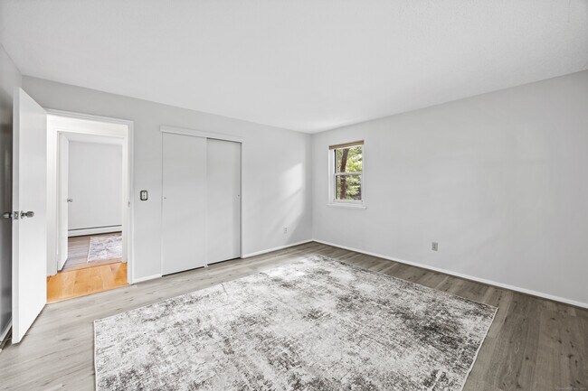 Building Photo - 486 Oak Ave