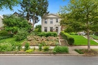 Building Photo - Available Now! 4 Bedroom  3.5  Bathroom To...