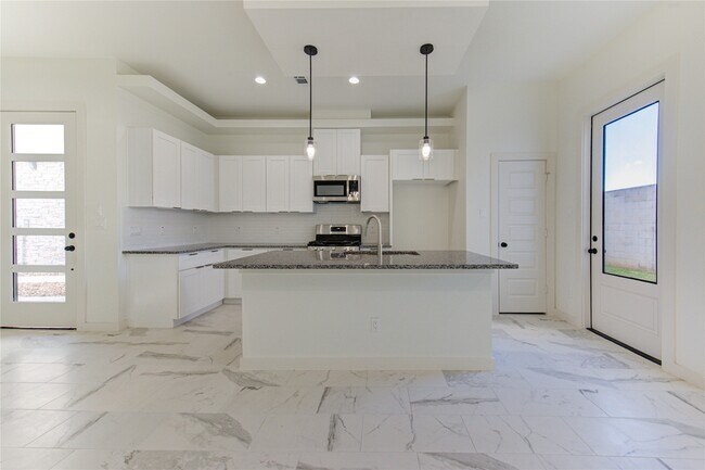 Building Photo - 2928 El Fenice Ln