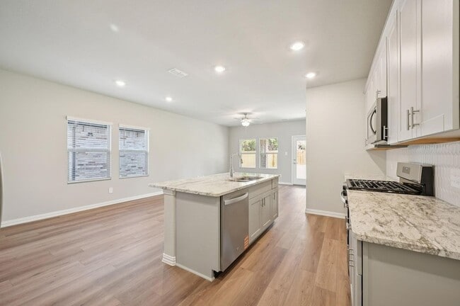 Building Photo - 1412 Bridgestone Dr