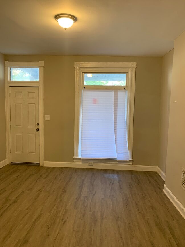 Building Photo - 1644 Ashburton St