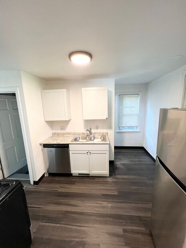 Building Photo - Newly Renovated 2 Bedroom 1 Bathroom in Verona- Garage and Stainless Appliances