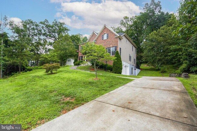 Building Photo - 7119 Barry Rd