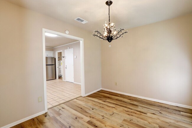 Building Photo - 3 Bedroom 2 Bathroom House in Texarkana, TX