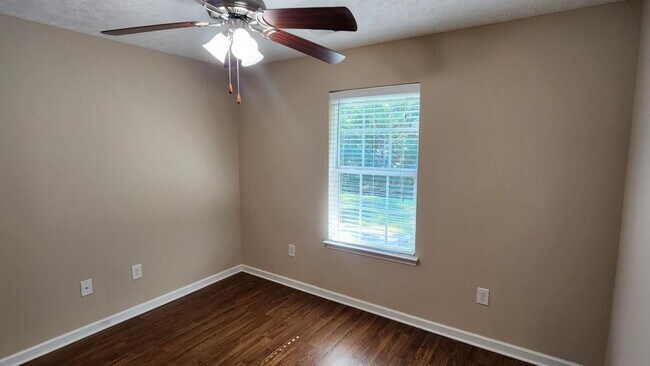 Building Photo - 165 Woodland Pk Lp