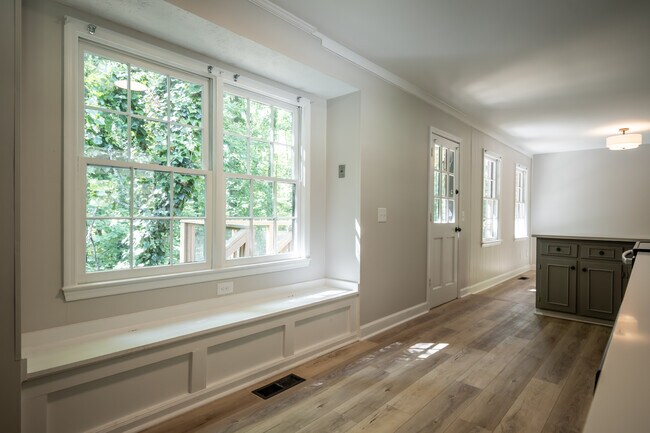 Building Photo - 1051 Crooked Creek Rd