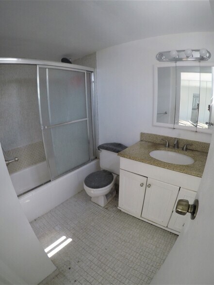 Building Photo - 17011 N Bay Rd
