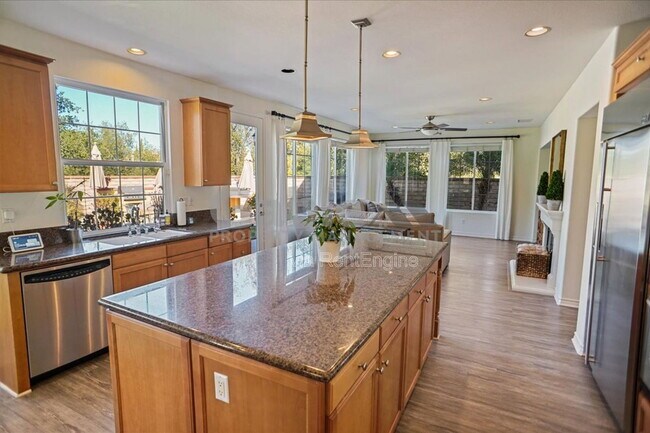 Building Photo - 26155 Lone Rock Ct