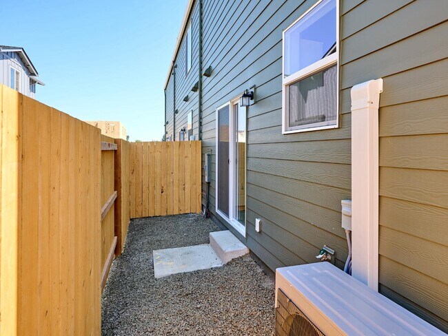 Building Photo - 188 28th Ave SE