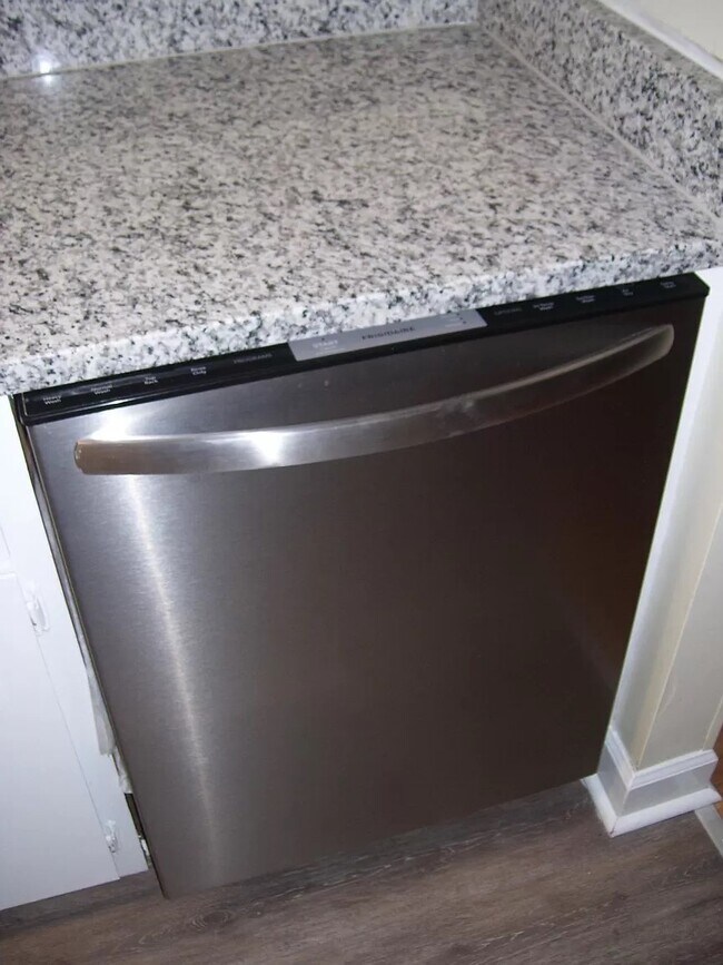 Building Photo - 290 Appleby Dr