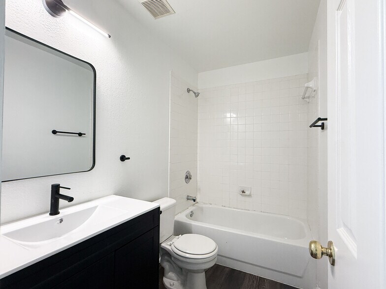 Building Photo - 2902 Kestrel Dr