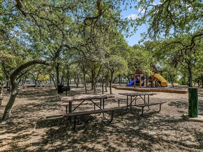 Building Photo - Enchanting 4 Bedroom home located in Plum Creek!