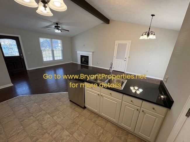 Building Photo - 2002 Dogwood Ln